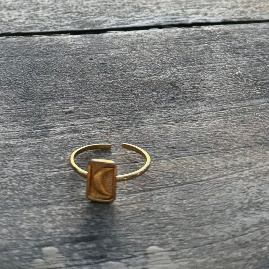 Crescent Ring (Gold)